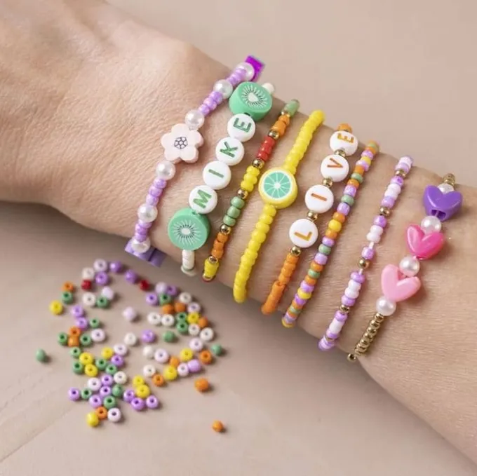 Armbänder basteln - Bunte Perlen