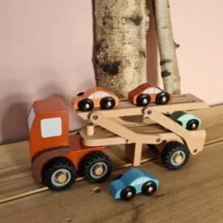 Autotransporter mit Gummirädern