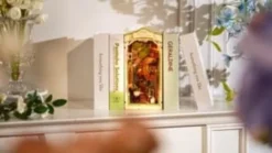 Book Nook Bausatz – Blumige Ecke