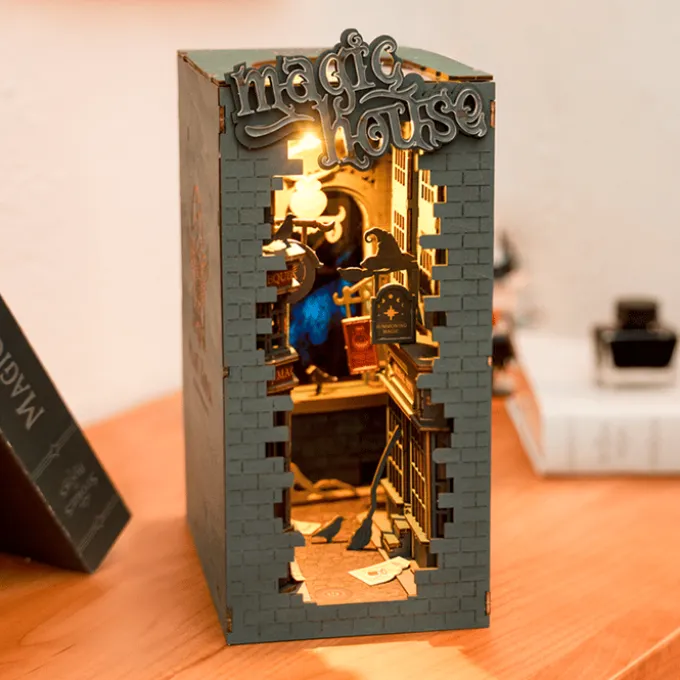 Book Nook Bausatz – Zauberhaus