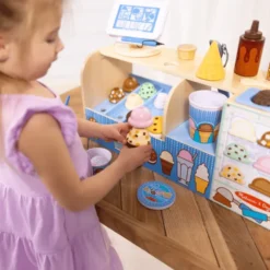 Eiskiosk aus Holz, 42 Teile