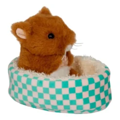 Goldhamster Ted im Korb
