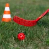 Hockeyset mit Schlägern und Bällen