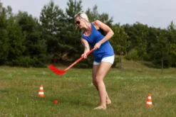 Hockeyset mit Schlägern und Bällen