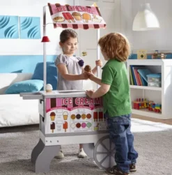 Imbiss auf Rollen - Eis und Hotdogs