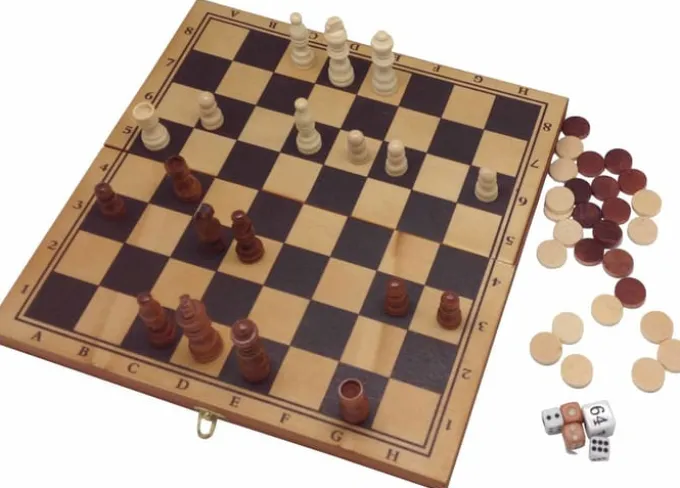 3-in-1 Brettspiele im Holzkoffer