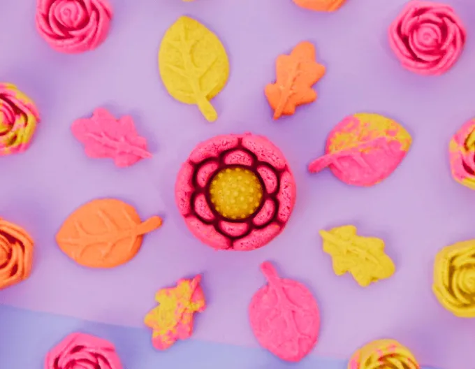 Kinetic Sand® – Squish Blossom