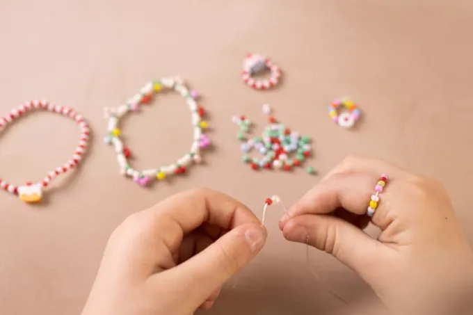 Kreativer Adventskalender - Perlenschmuck - 4 Stk.