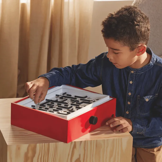 Labyrinthspiel mit Kippplatte – Rot