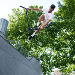 Micro Ramp Stunt-Roller – Schwarz