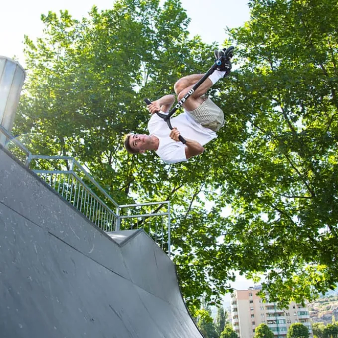 Micro Ramp Stunt-Roller – Schwarz
