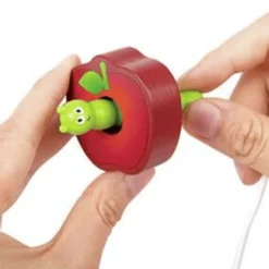 Obstschmaus für Raupen - Fädelspiel