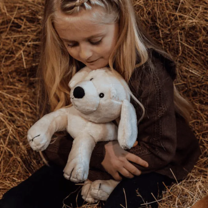 Plüschhund mit zwei Welpen