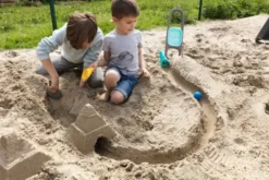 Sandspielzeug Cuppi - Schaufelsieb mit Ball, grau