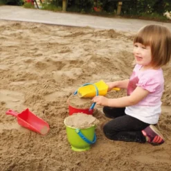 Sandspielzeug - Schaufel aus Plastik