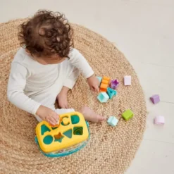 Sortierspielkiste mit 16 Klötzen