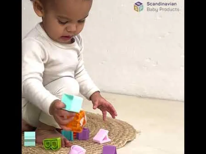 Sortierspielkiste mit 16 Klötzen